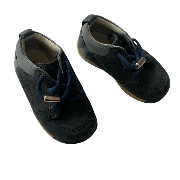 Classic Leather Toddler Shoes – Black (Size 6) - Picture 1 of 5